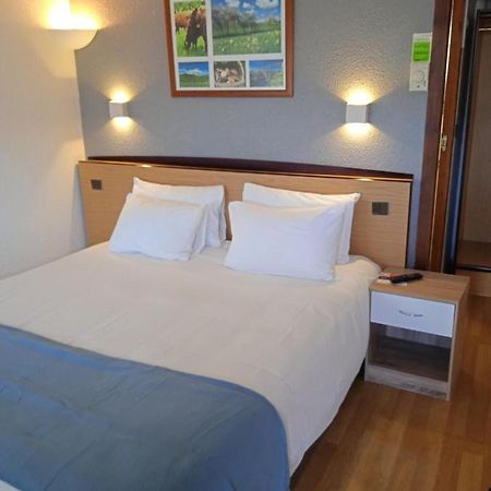 Hotel Restaurant Campanile Aurillac Exterior photo