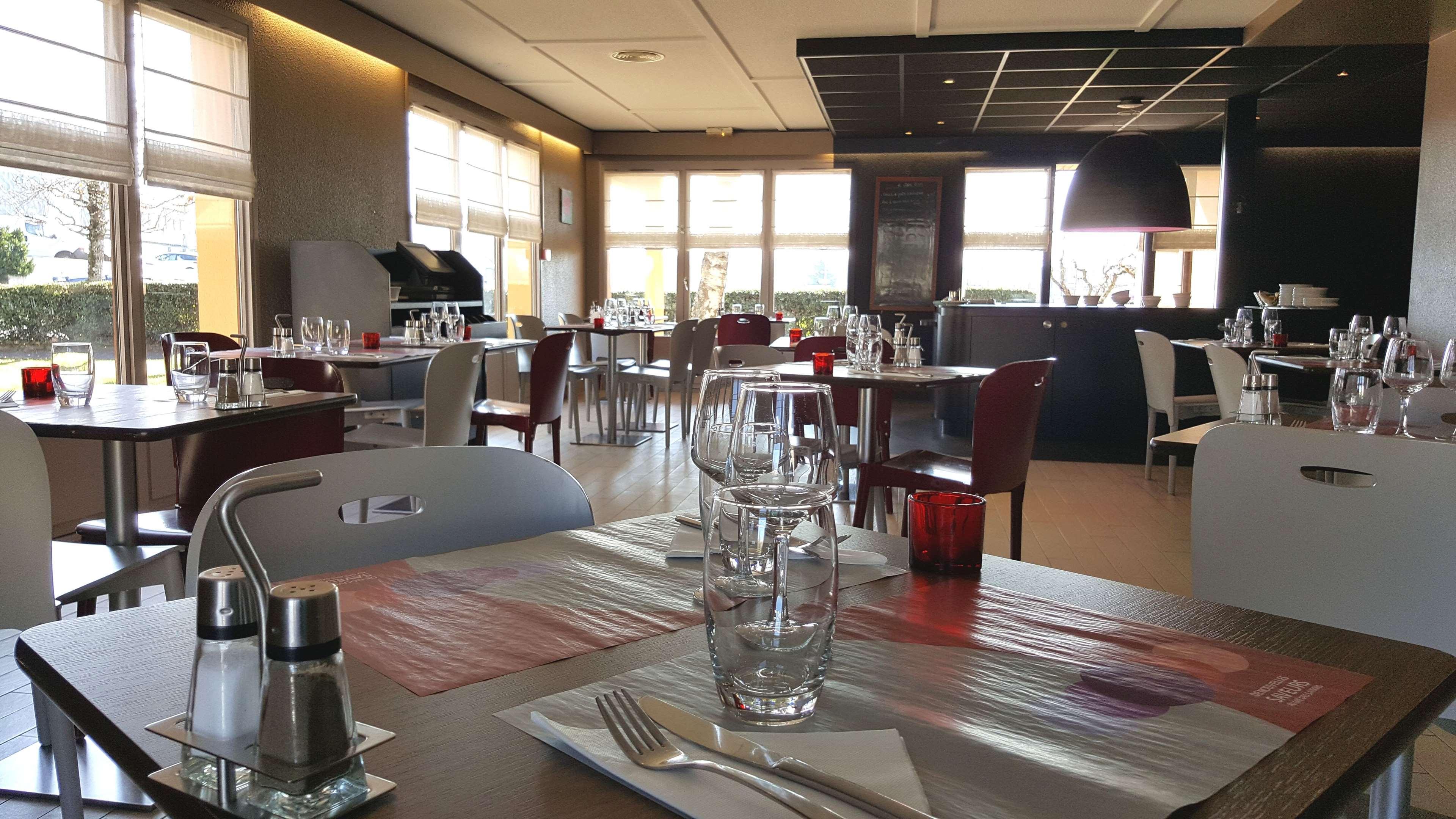 Hotel Restaurant Campanile Aurillac Exterior photo