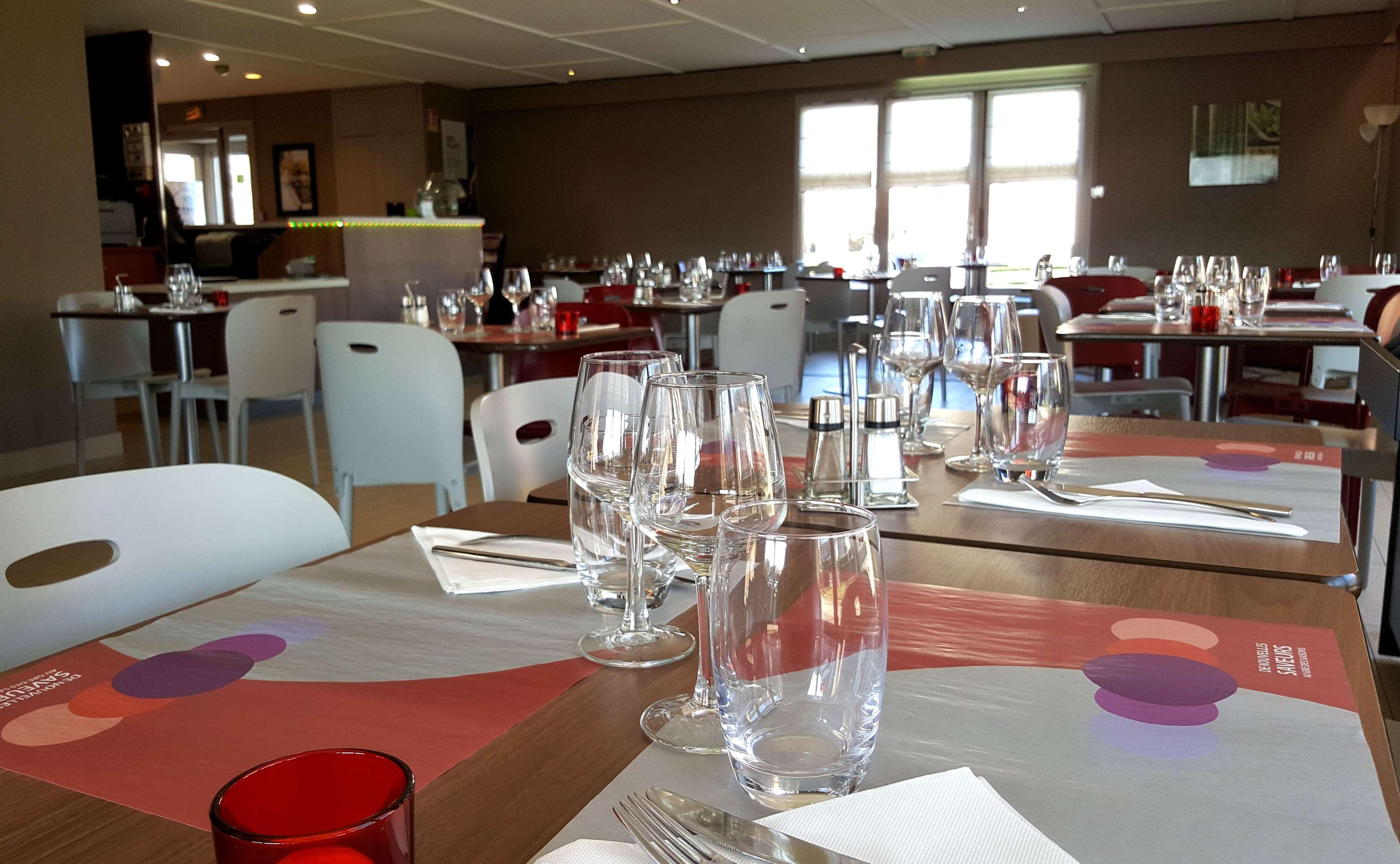Hotel Restaurant Campanile Aurillac Exterior photo
