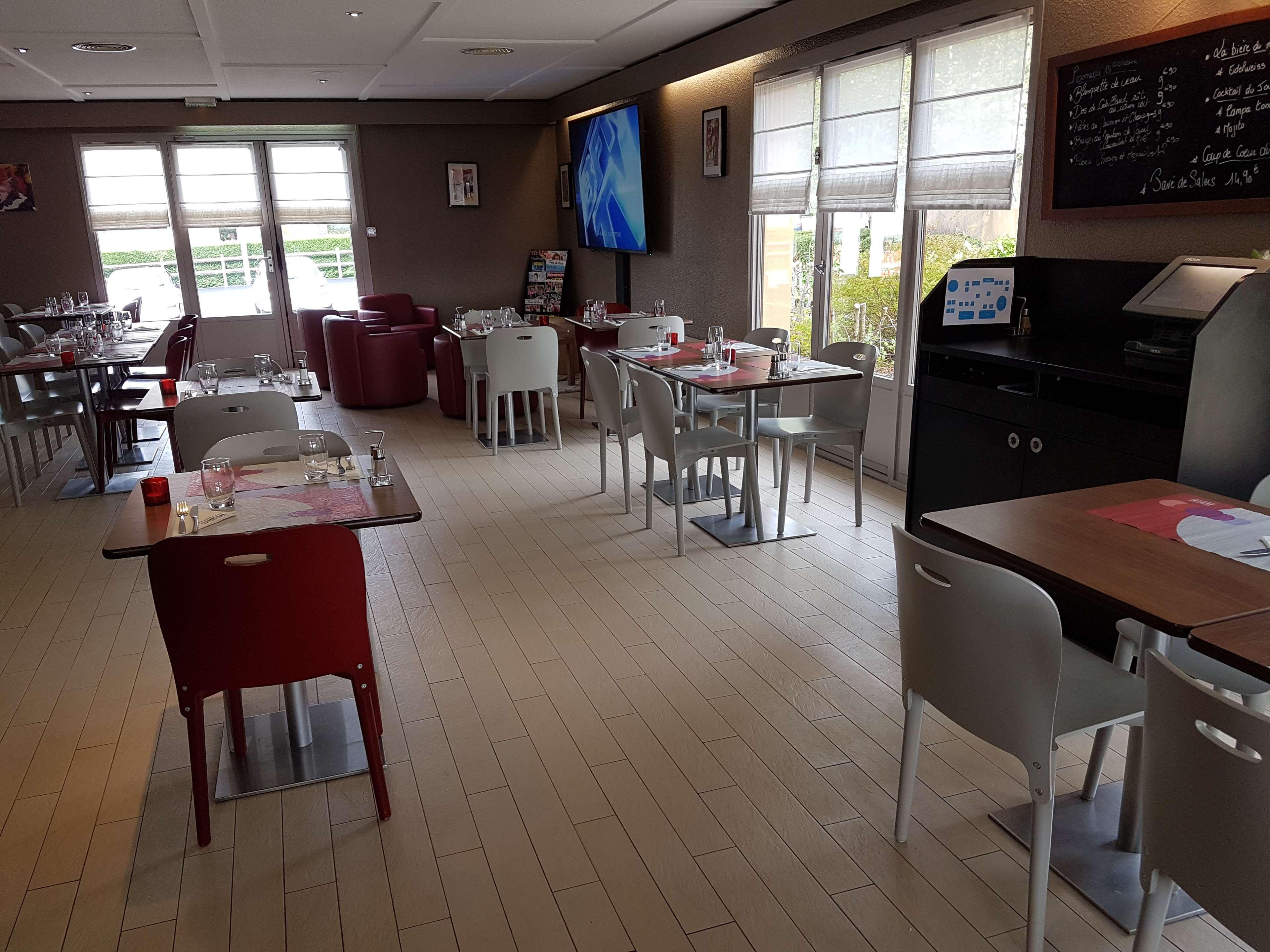 Hotel Restaurant Campanile Aurillac Exterior photo