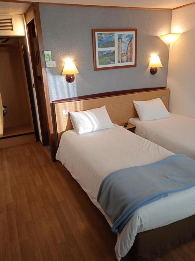 Hotel Restaurant Campanile Aurillac Exterior photo
