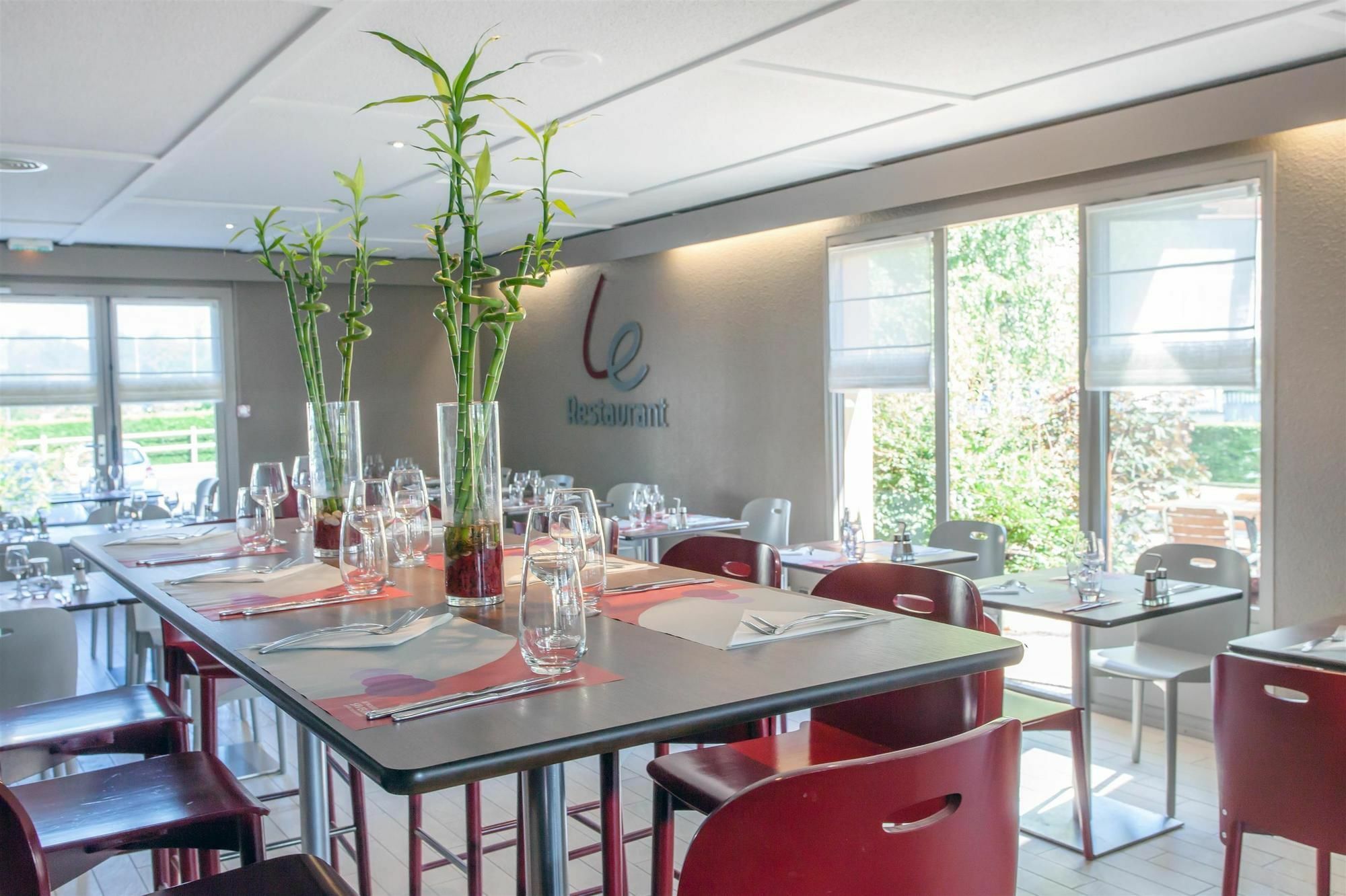 Hotel Restaurant Campanile Aurillac Exterior photo
